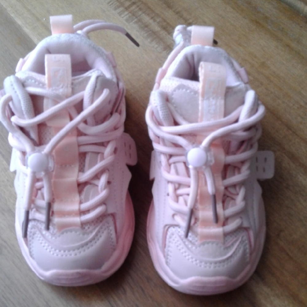 Source Unknown Pink Sneakers with Pink Adjustable Laces and Rounded Toe